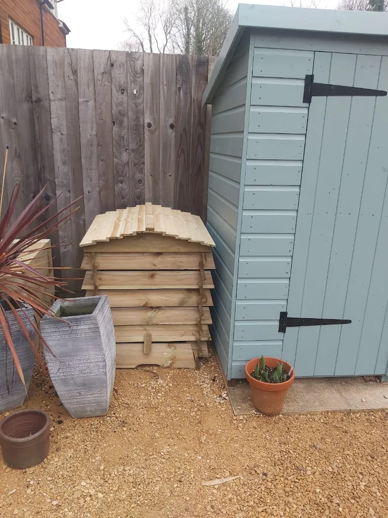 The beehive compost bin